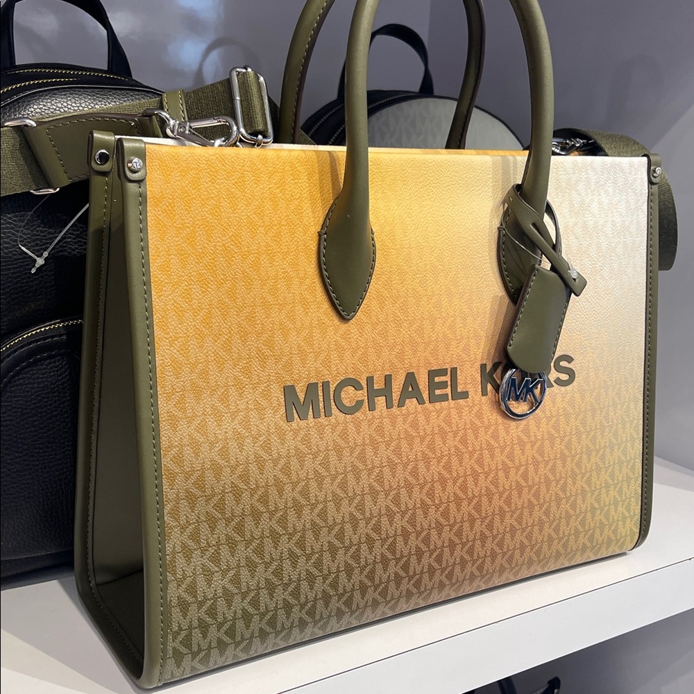 MICHAEL KORS Mirella Medium Ombré Signature Logo Tote Bag
Olive Combo
NWT - Picture 2 of 16